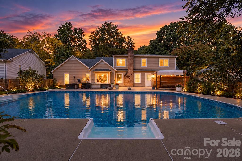 9423 Whitethorn Dr., Charlotte, NC 28277