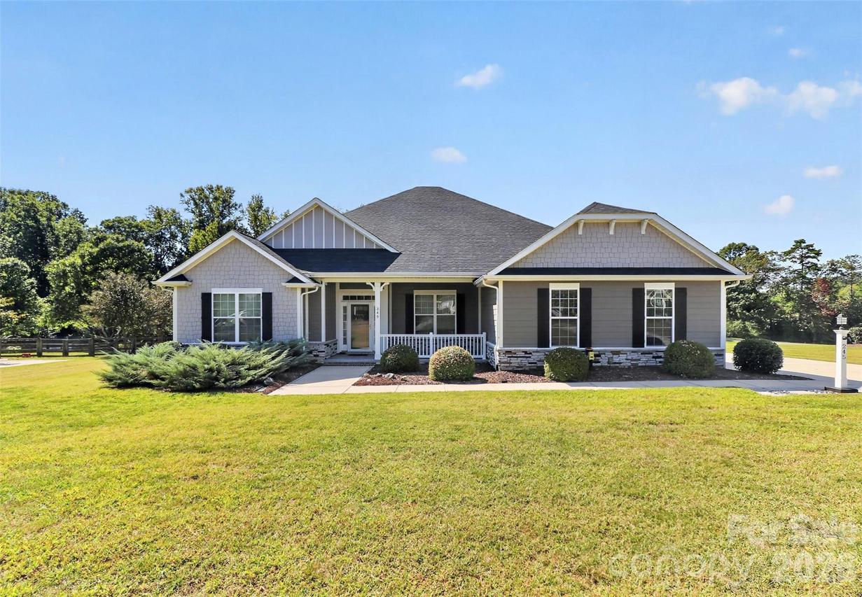245 Glenwood Dr., Oakboro, NC 28129
