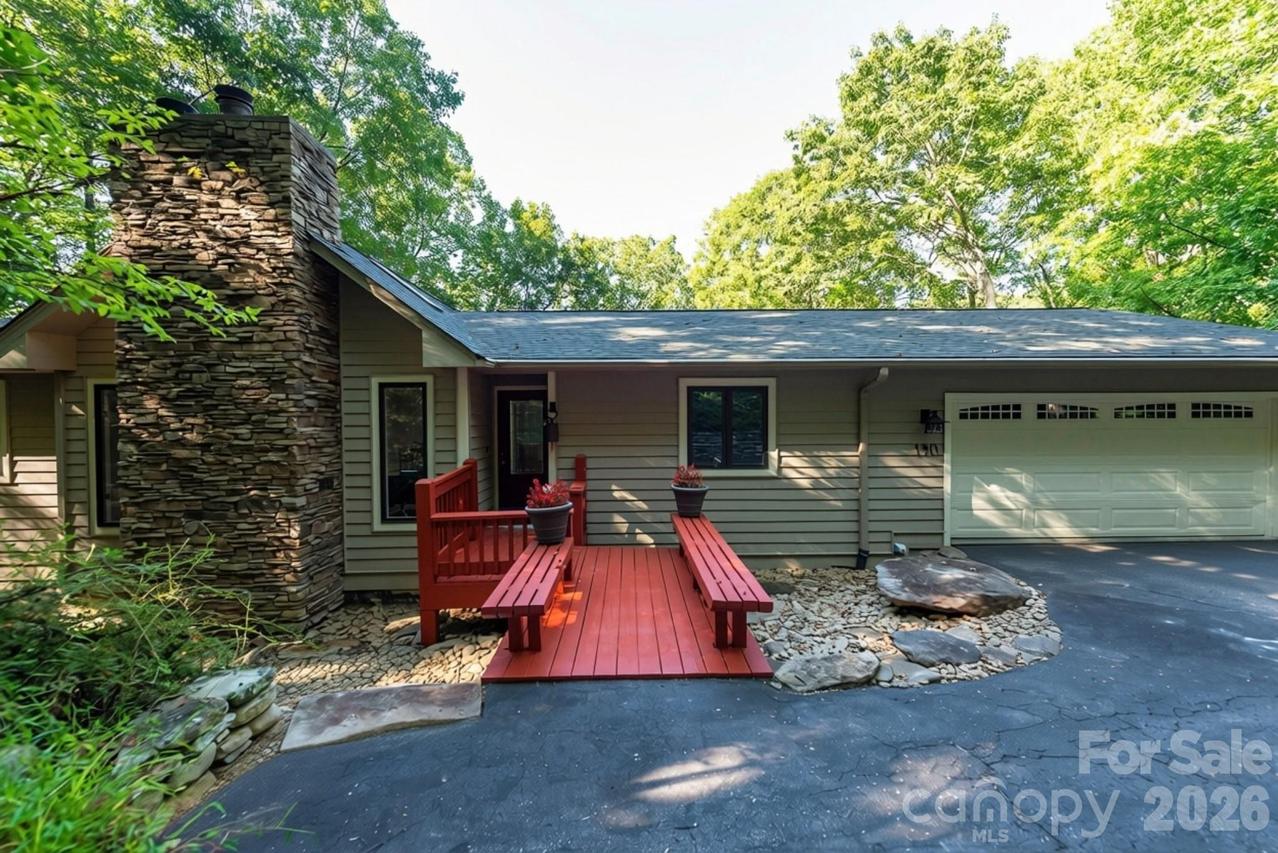 190 Ridgeview Dr., Hendersonville, NC 28792