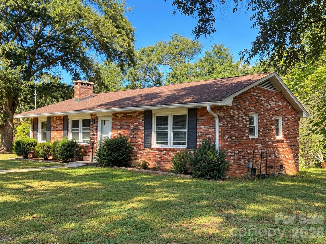 697 Island Ford Rd., Mooresboro, NC 28043