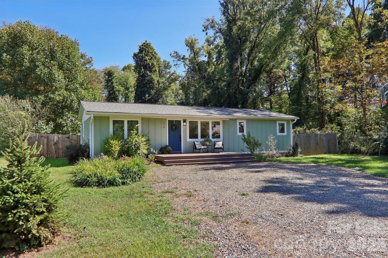 216 Vance Ave., Black Mountain, NC 28711