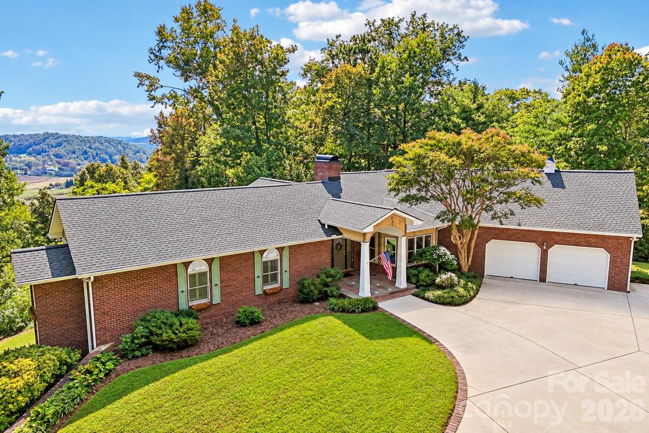 239 Bearwallow Mountain Rd., Hendersonville, NC 28792