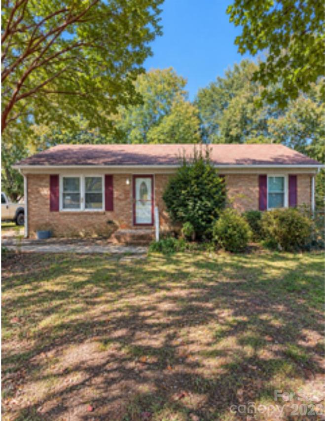 324 Briarwood Dr., Dallas, NC 28034