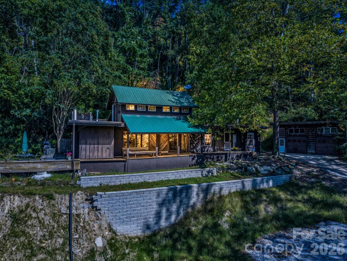 500 E Poplar Dr., Hendersonville, NC 28792