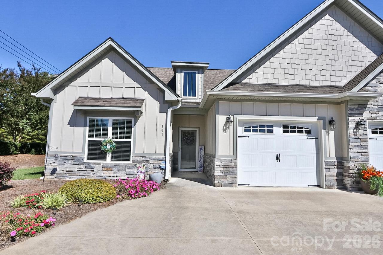 101 Parkview Dr., Yadkinville, NC 27055