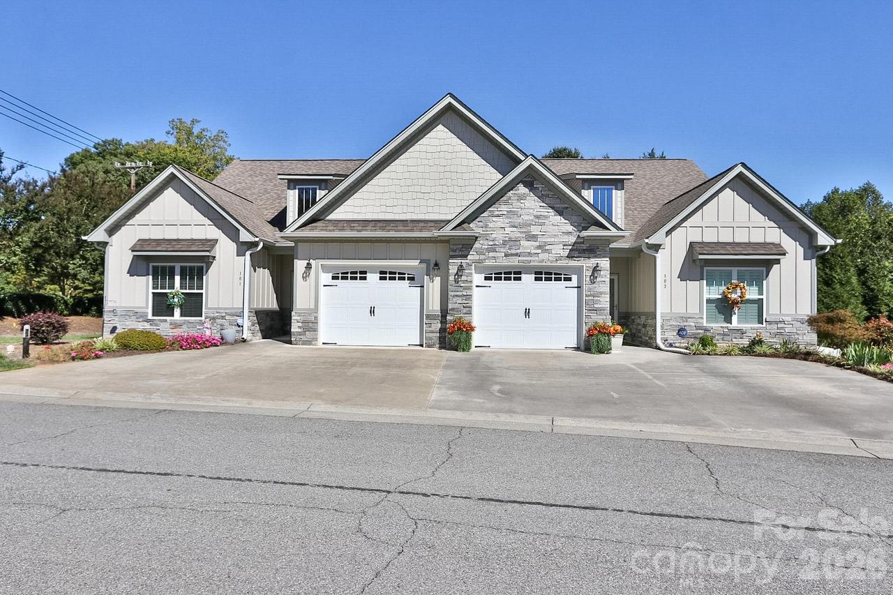 101 Parkview Dr., Yadkinville, NC 27055