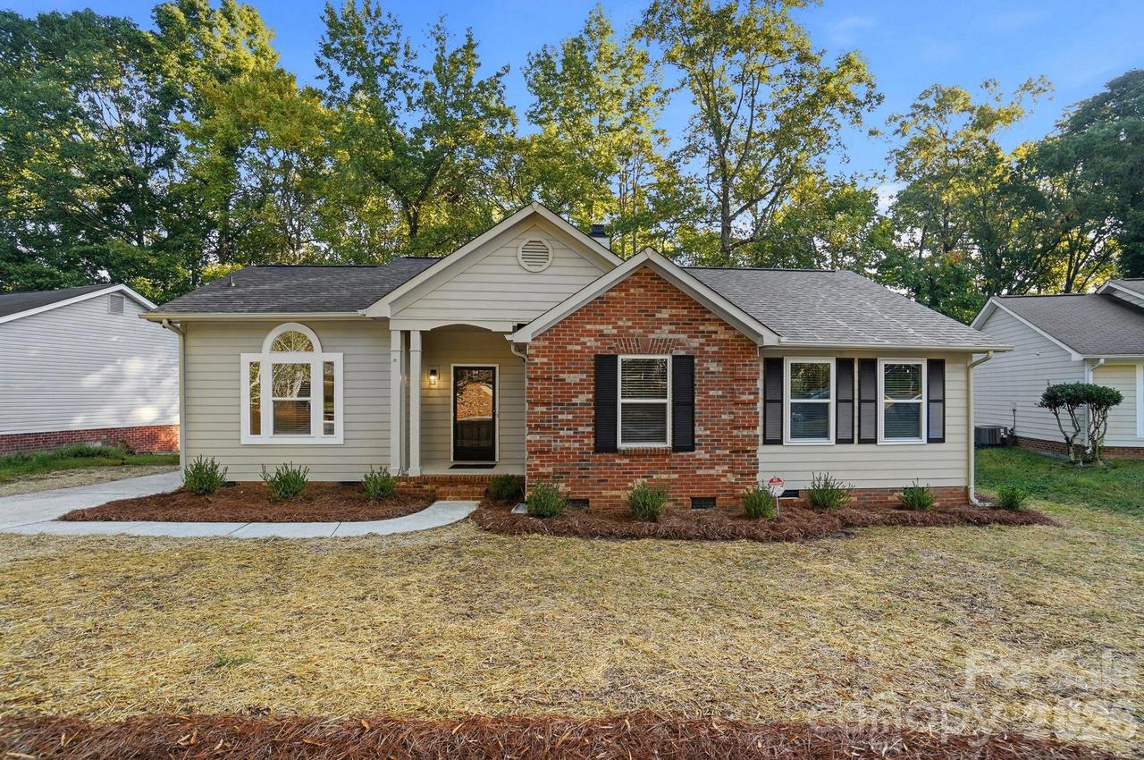 6044 Acadian Woods Dr., Charlotte, NC 28227