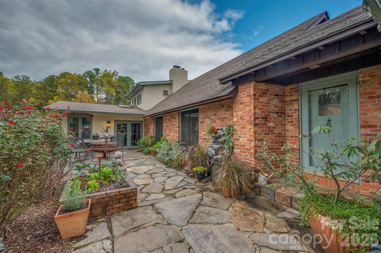 936 Golden Rd., Tryon, NC 28782