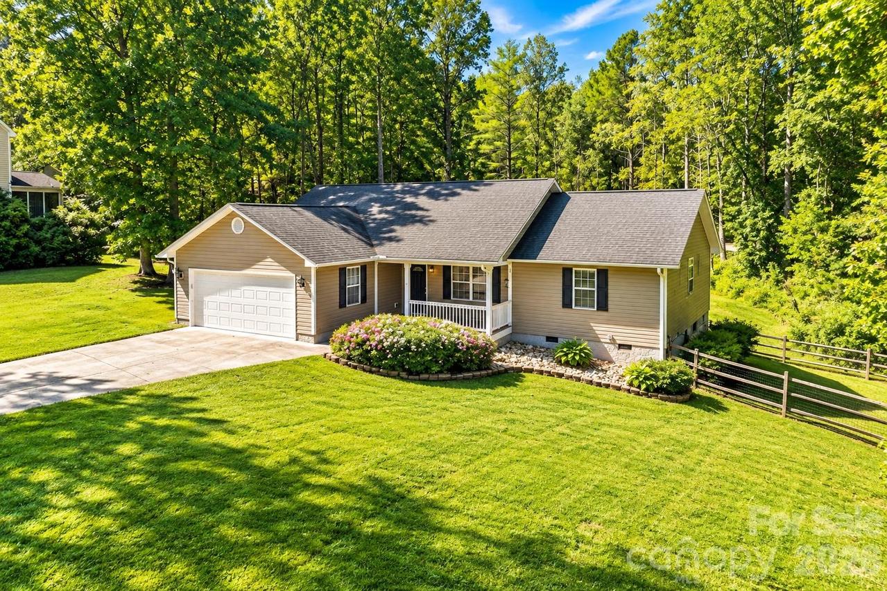 127 Chestnut Ln., Hendersonville, NC 28792
