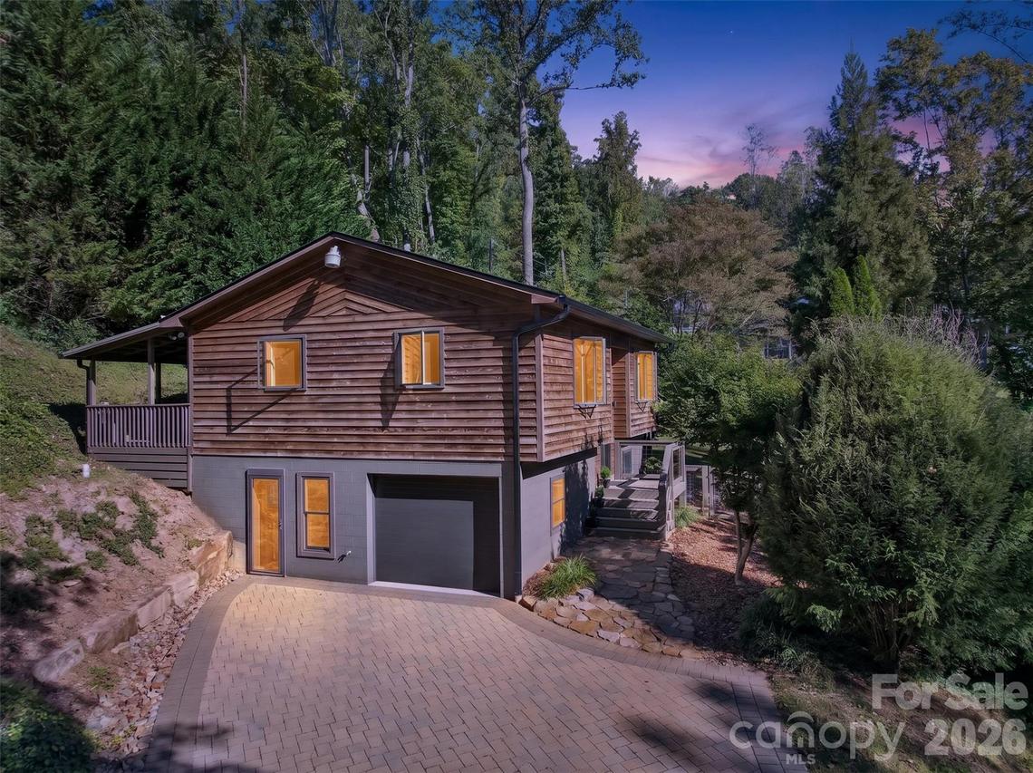 53 Hemlock St., Arden, NC 28704