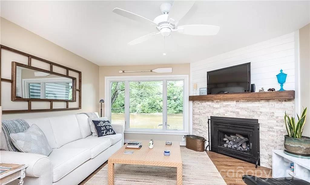 2200 6th St. #4, Hickory, NC 28601