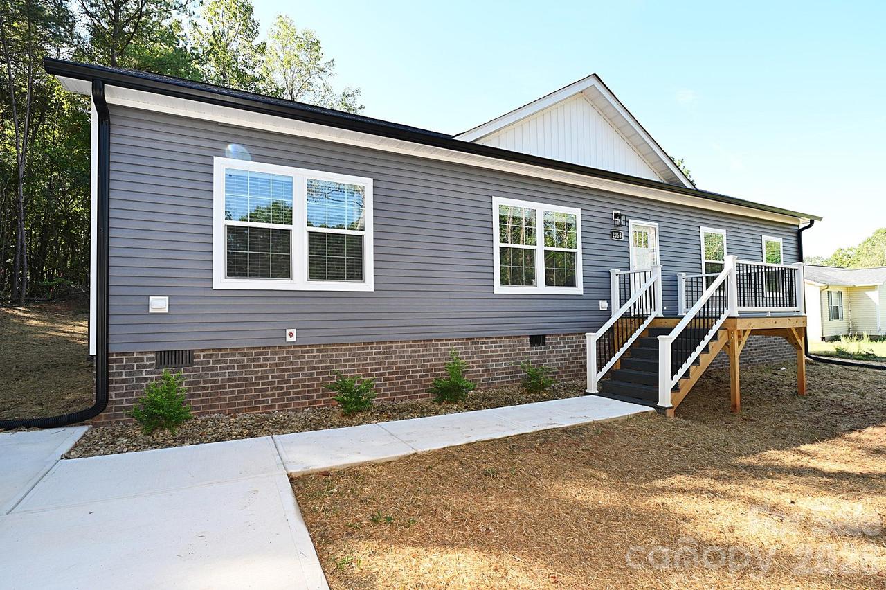 2063 Vance St., Newton, NC 28658