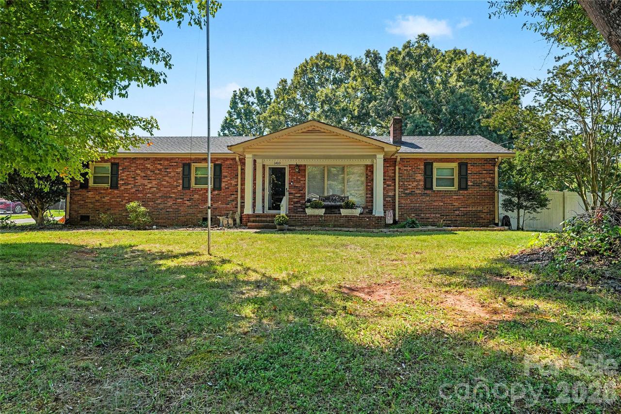 1410 36th Avenue Dr., Hickory, NC 28601