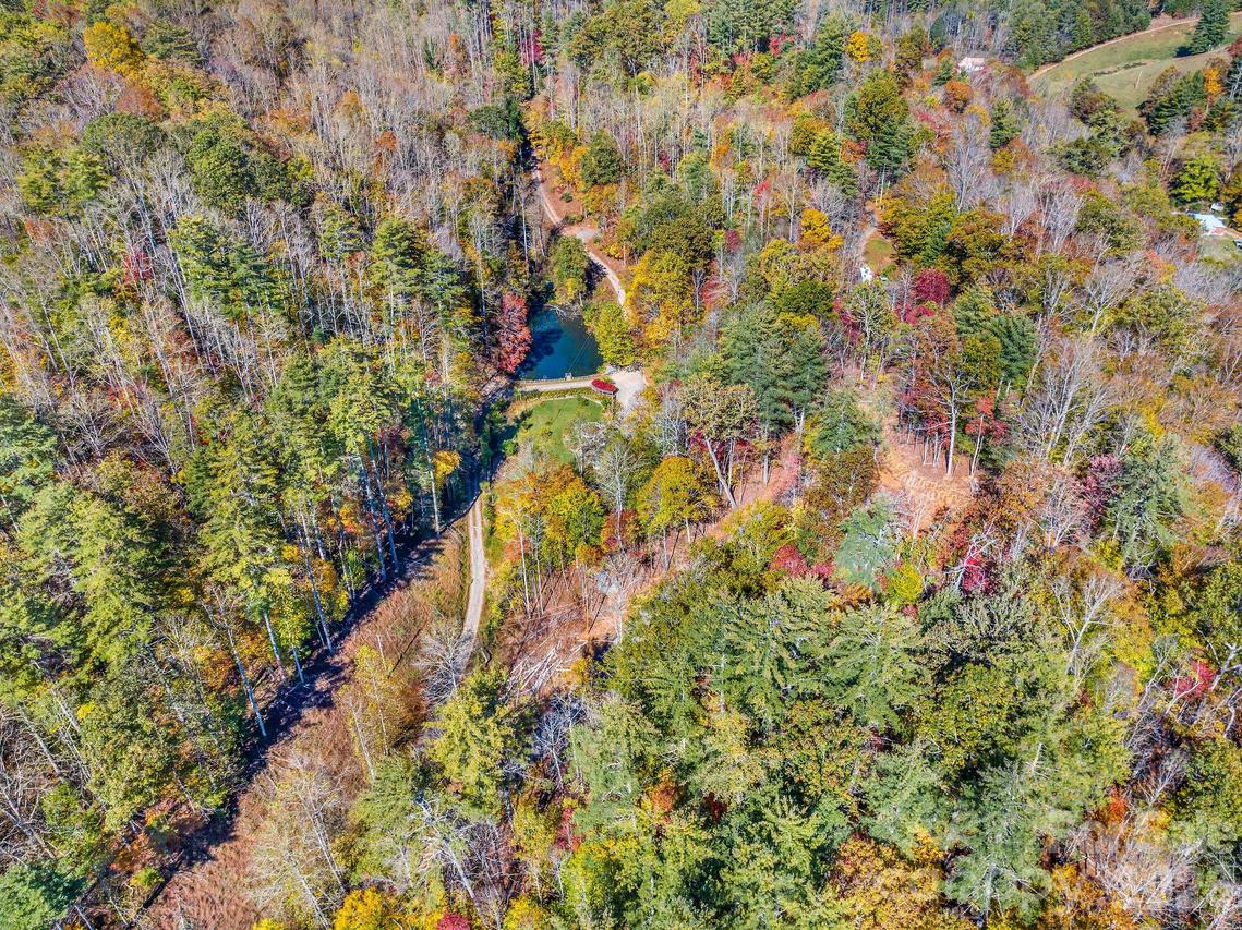 148 Fish Pond Ln., Burnsville, NC 28714