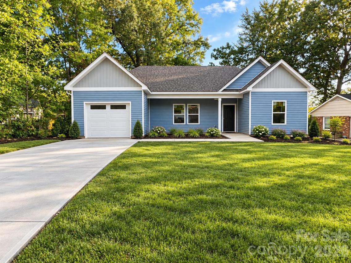 315 Huntsmoor Dr., Charlotte, NC 28217