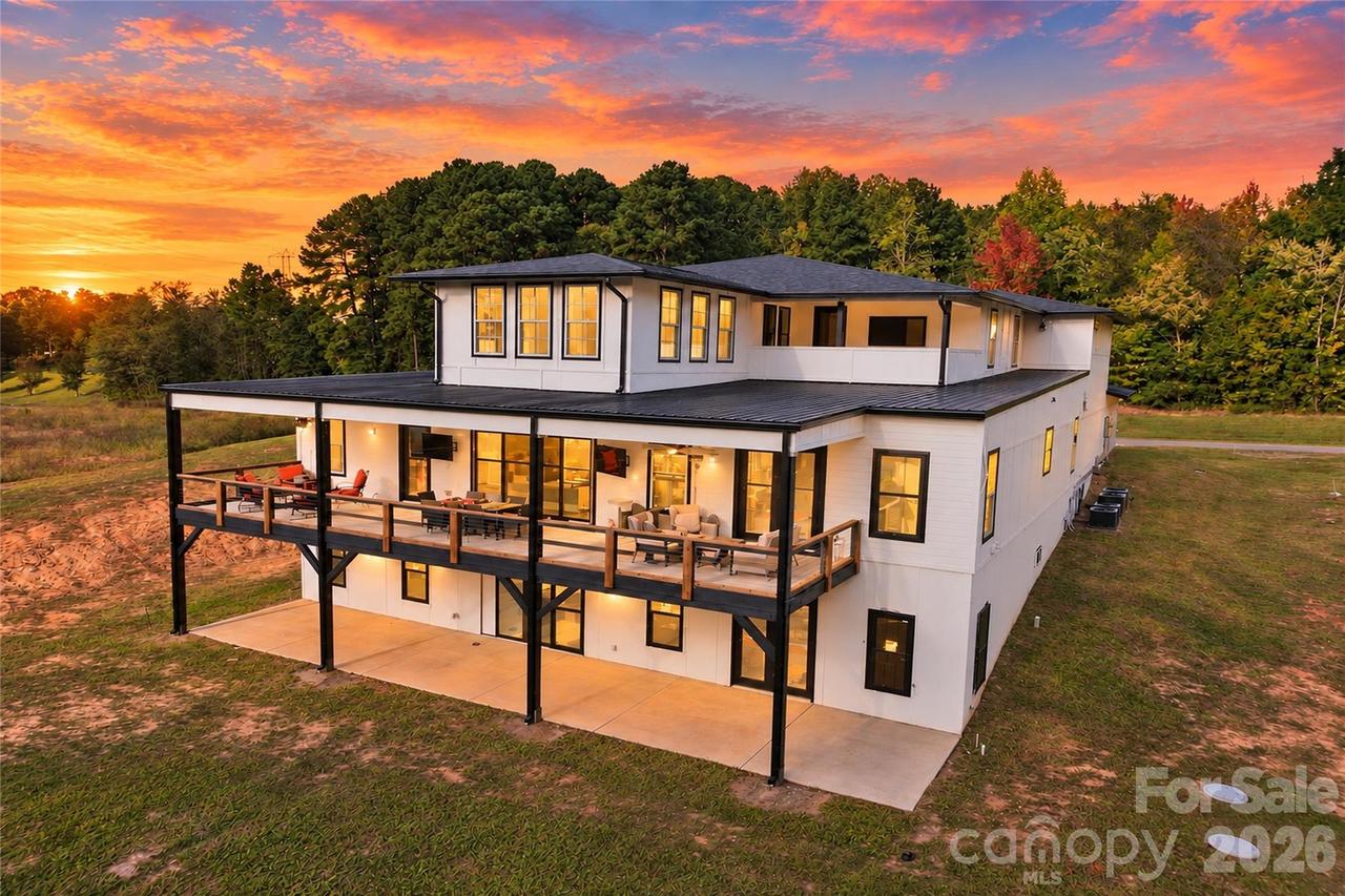 4987 Wildlife Ln., Sherrills Ford, NC 28673