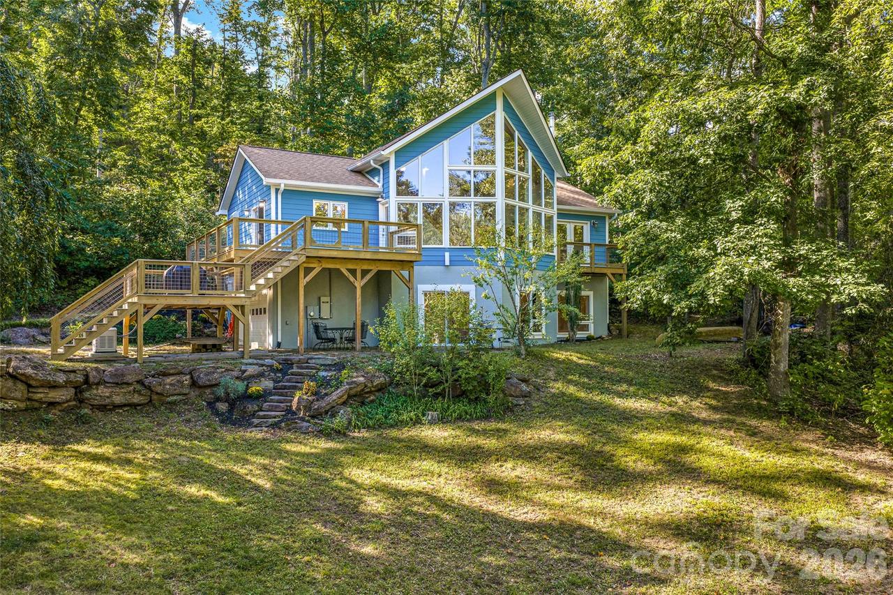 918 Long Branch Rd., Swannanoa, NC 28778