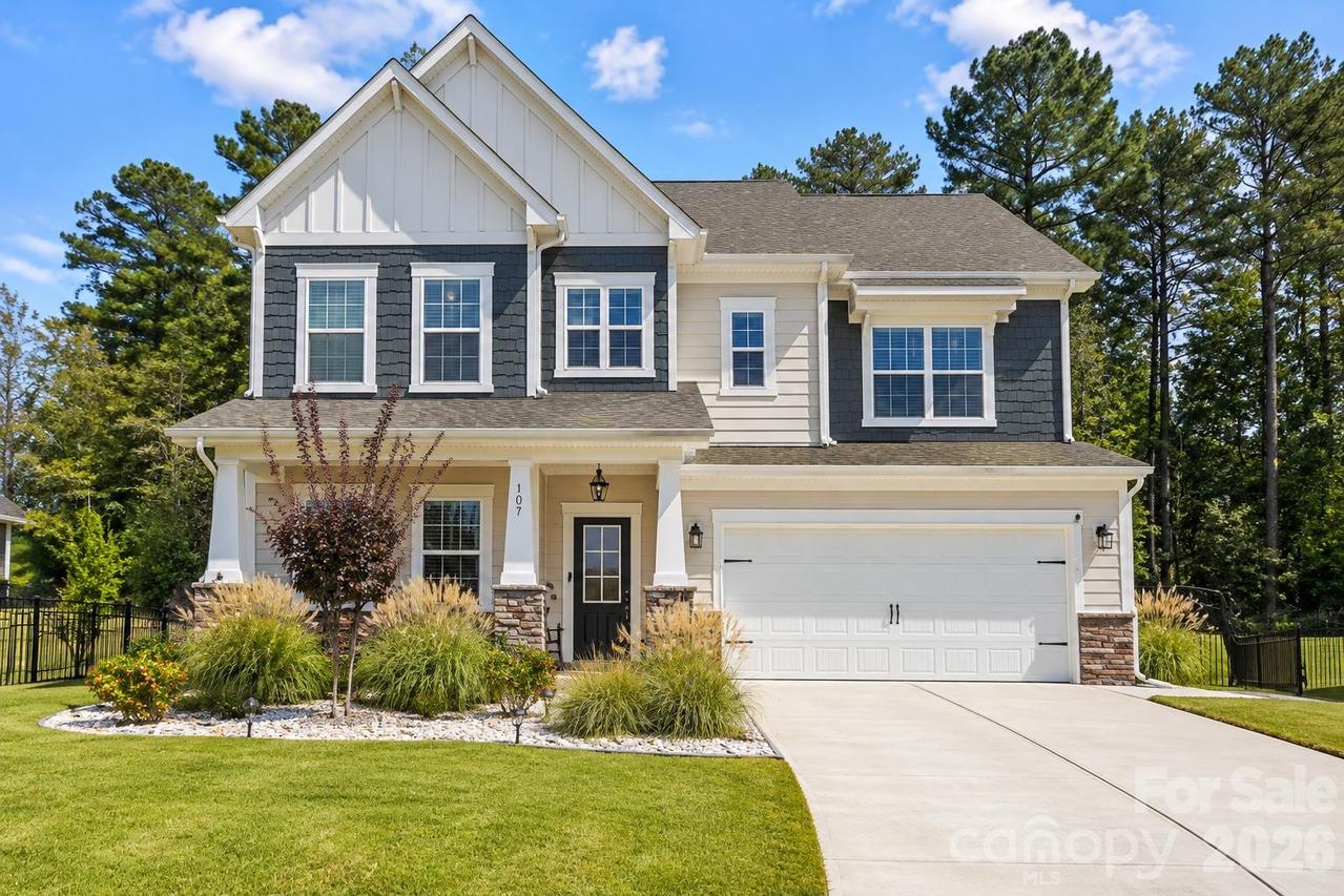 107 Hollywood Ct., Troutman, NC 28166