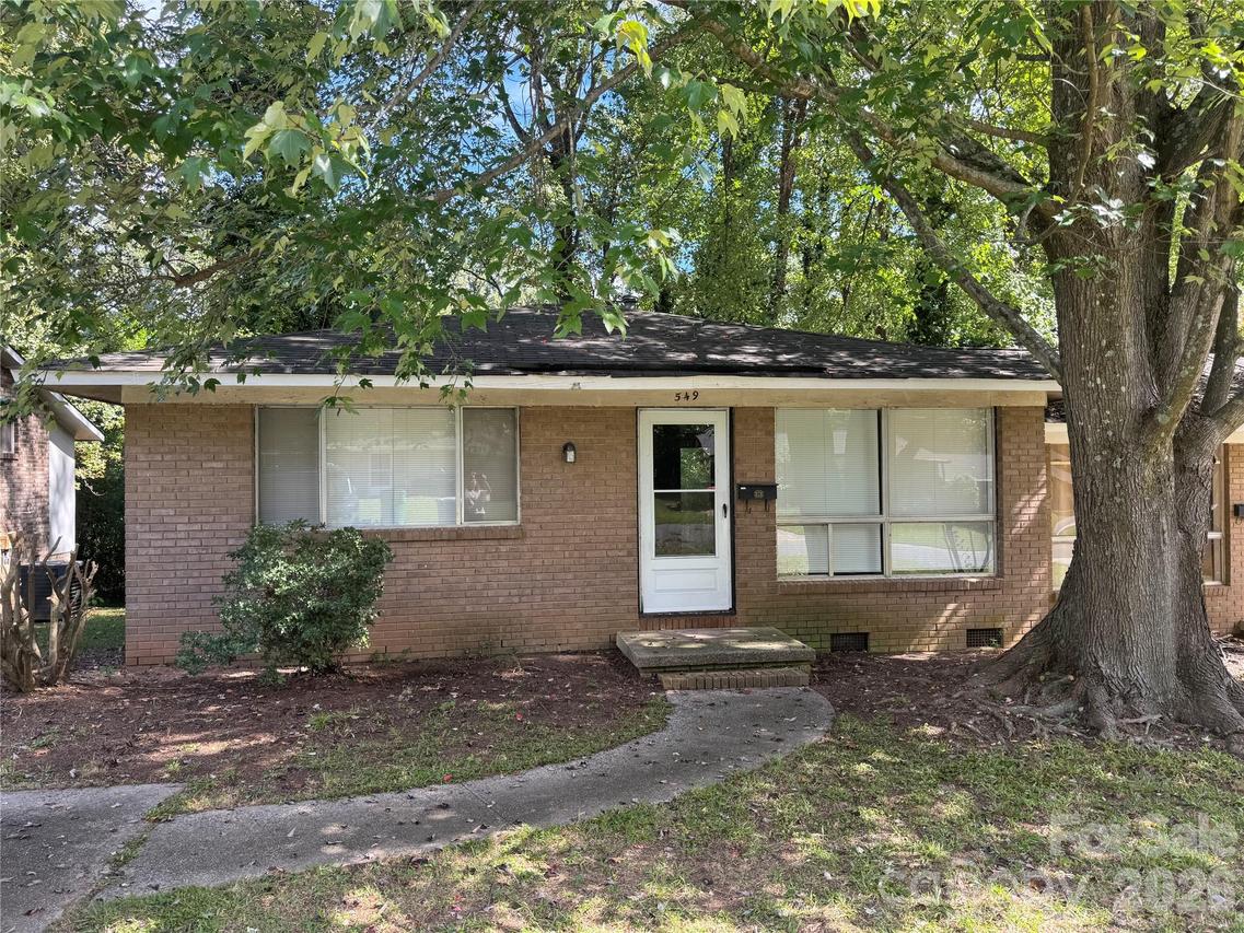 549 Blendwood Dr., Charlotte, NC 28215