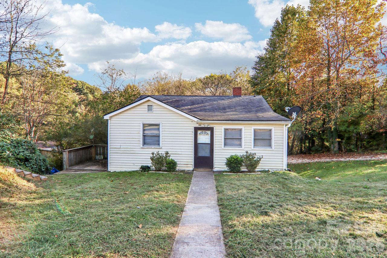 1991 & 1993 Plott Creek Rd., Waynesville, NC 28786
