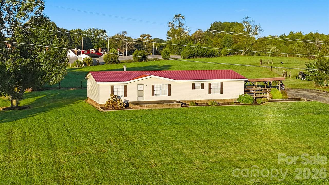 127 White Plains Rd., Hiddenite, NC 28636