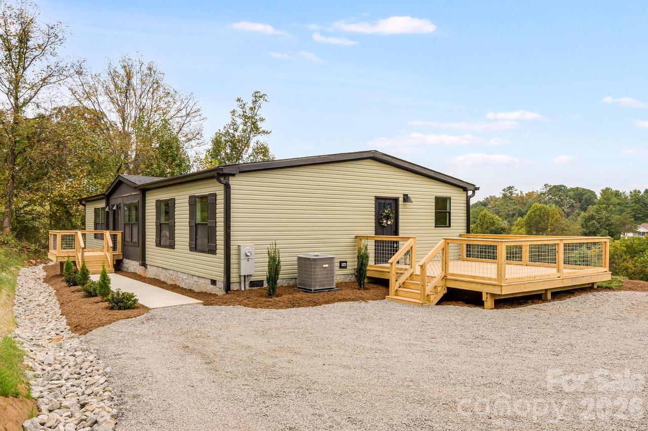 823 Jupiter Rd., Weaverville, NC 28787