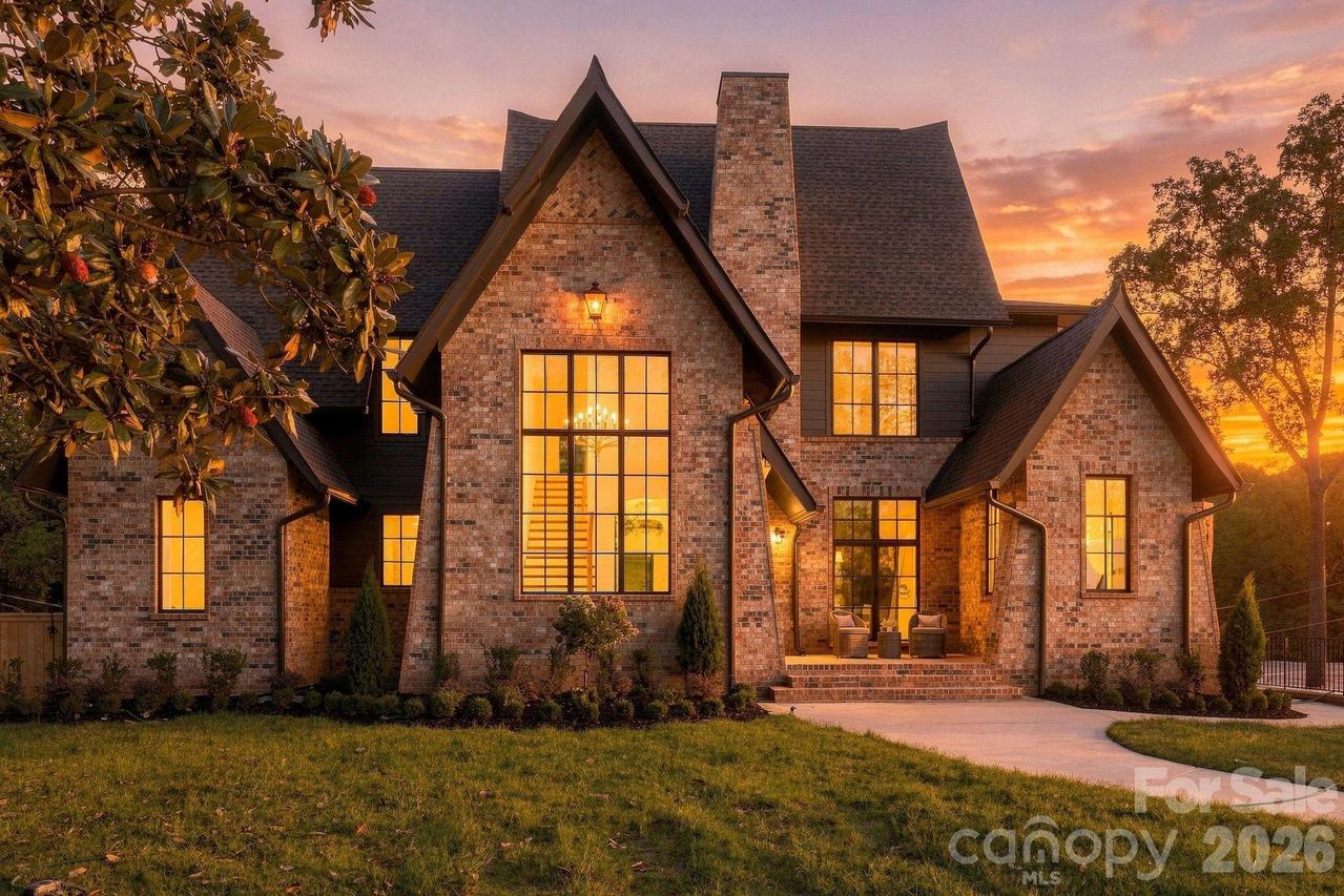 122 Lansdowne Rd., Charlotte, NC 28270