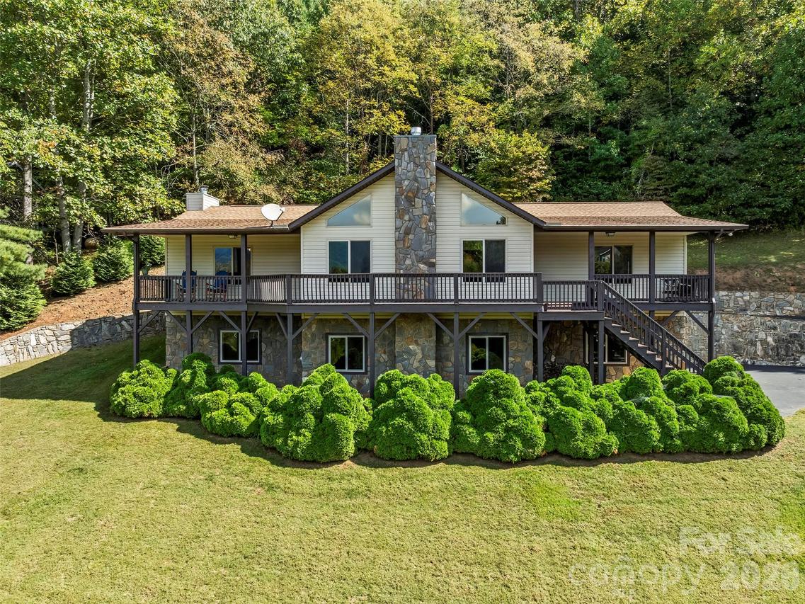 1090 Maple Springs Dr., Waynesville, NC 28785
