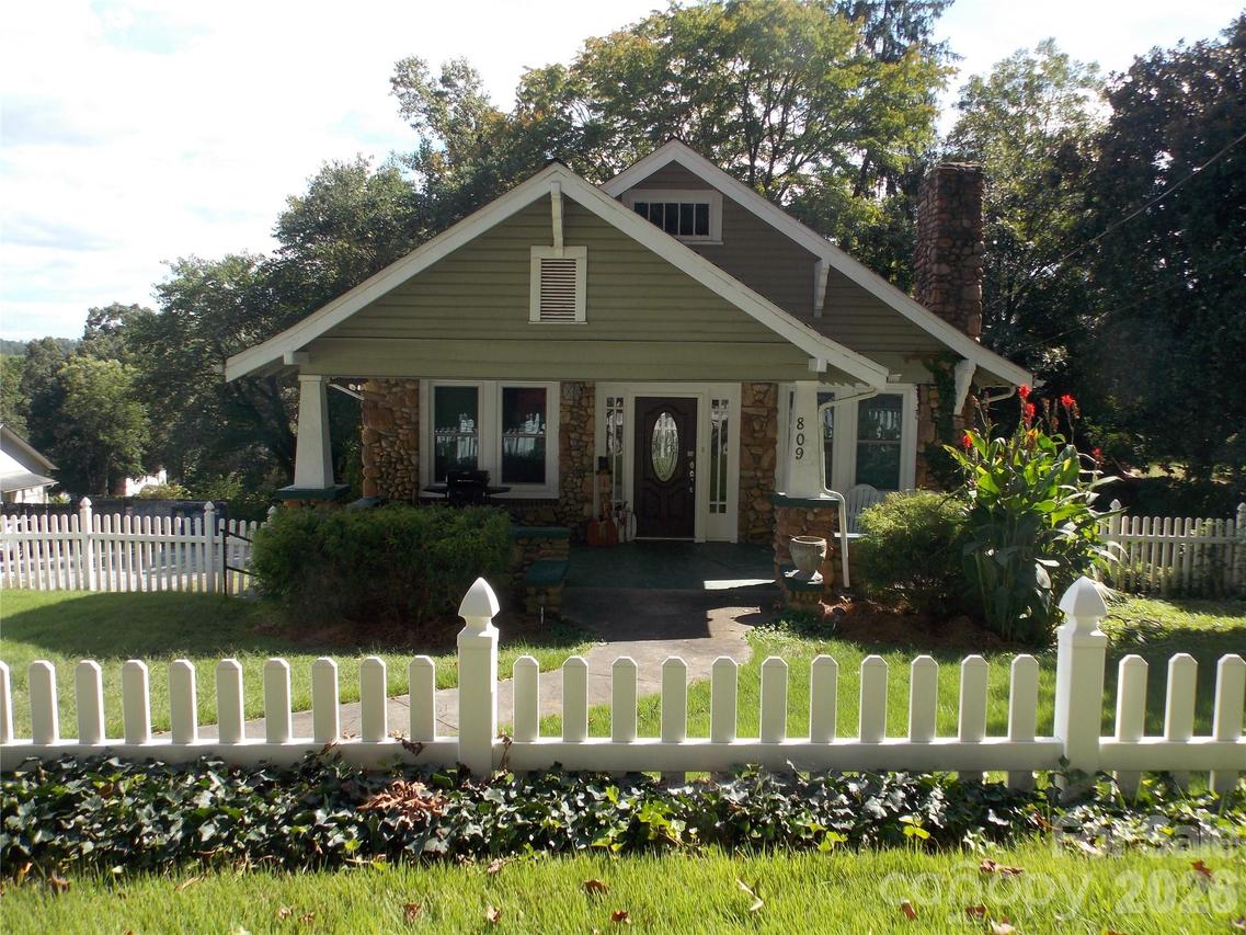 809 Grove Ave., Lenoir, NC 28645