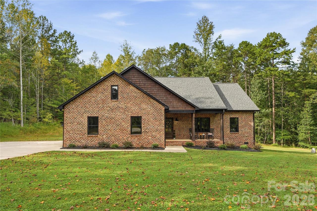 5615 Lou Ln., Iron Station, NC 28080