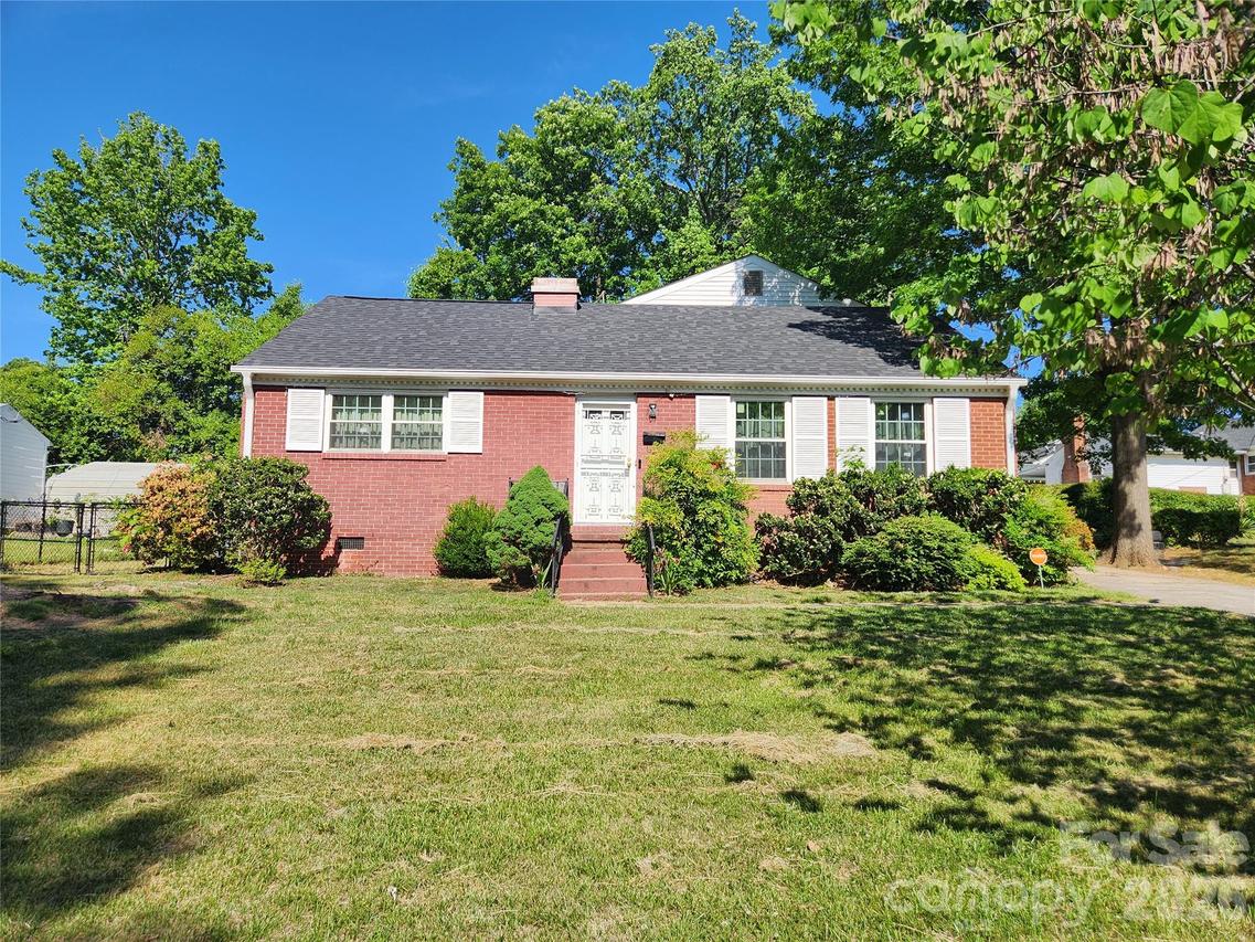 3012 Burbank Dr., Charlotte, NC 28216