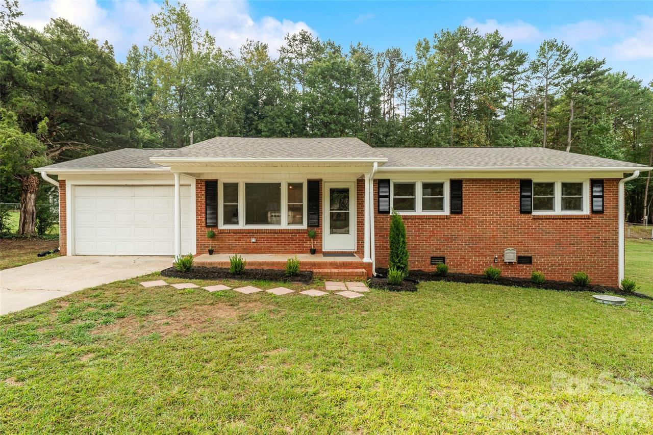 109 Alexis Forest Dr., Stanley, NC 28164