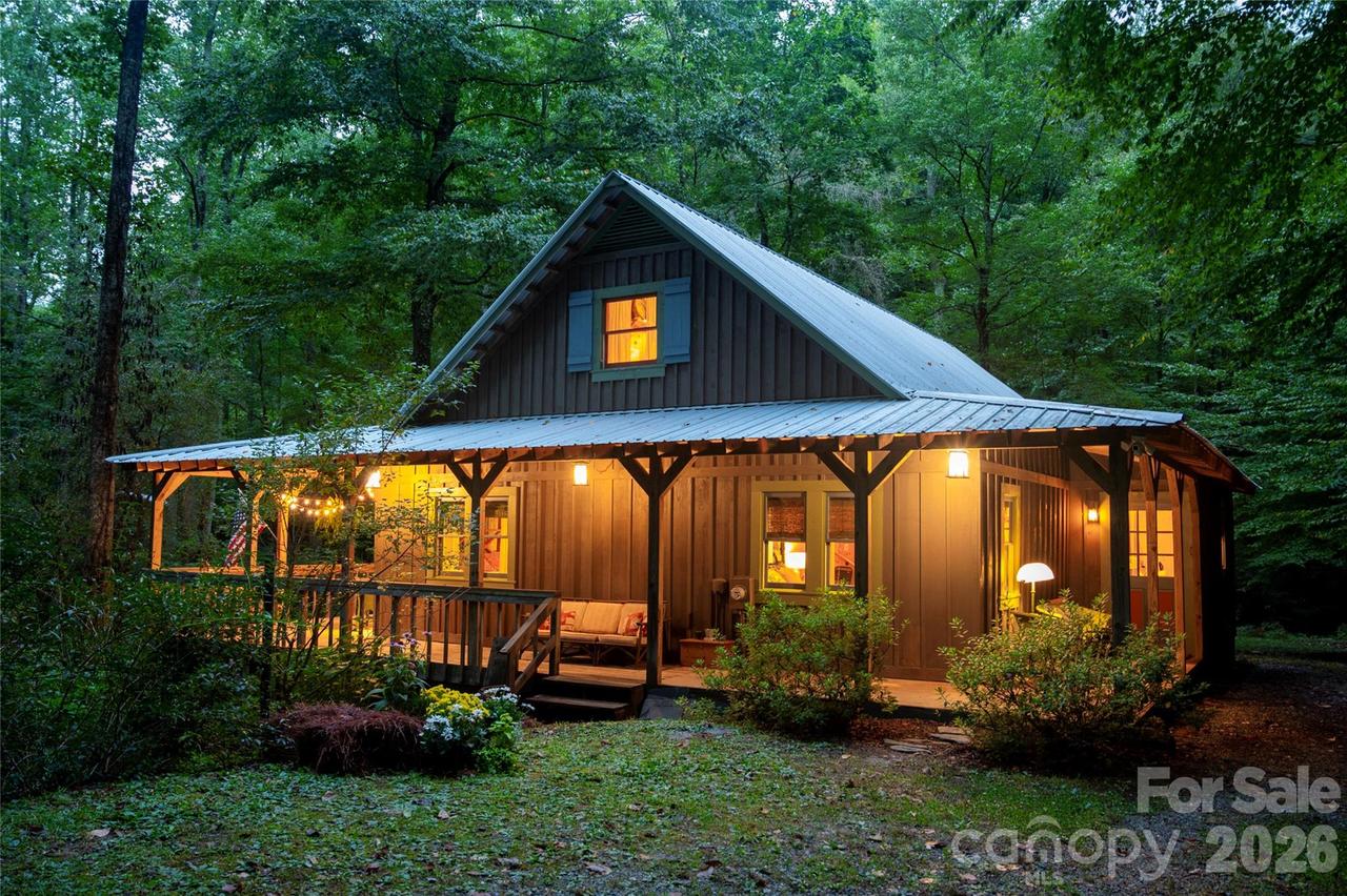 2218 Mountain Page Rd., Saluda, NC 28773