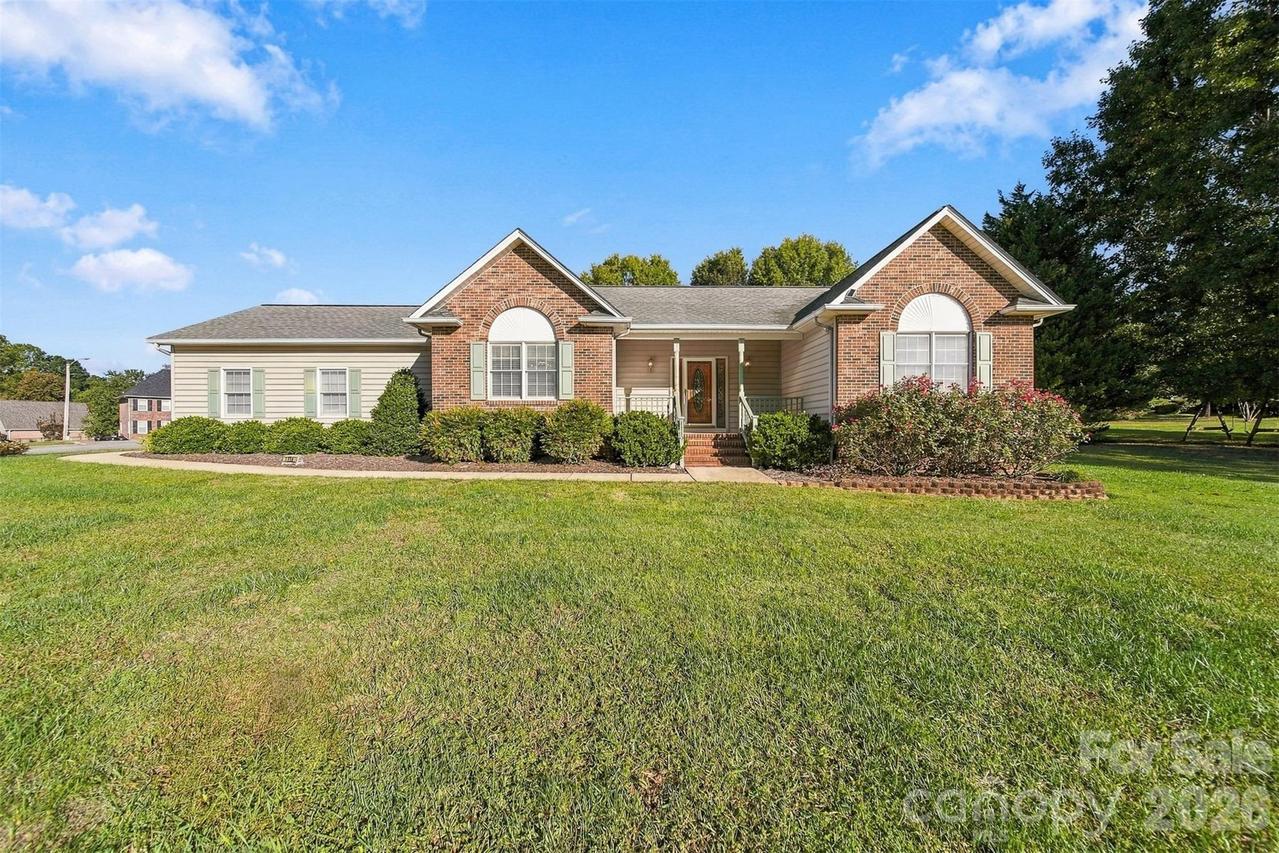 1119 Edgefield Ln., Newton, NC 28658
