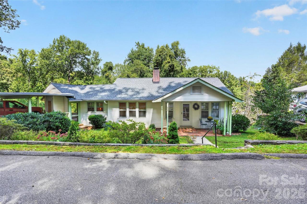 409 Lockhart Rd., Tryon, NC 28782