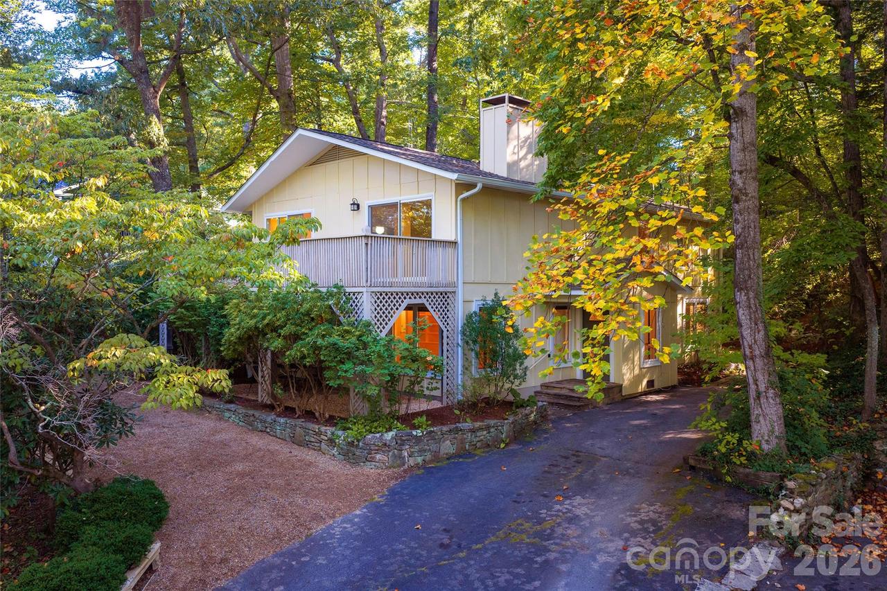 112 Rhododendron Ave., Black Mountain, NC 28711