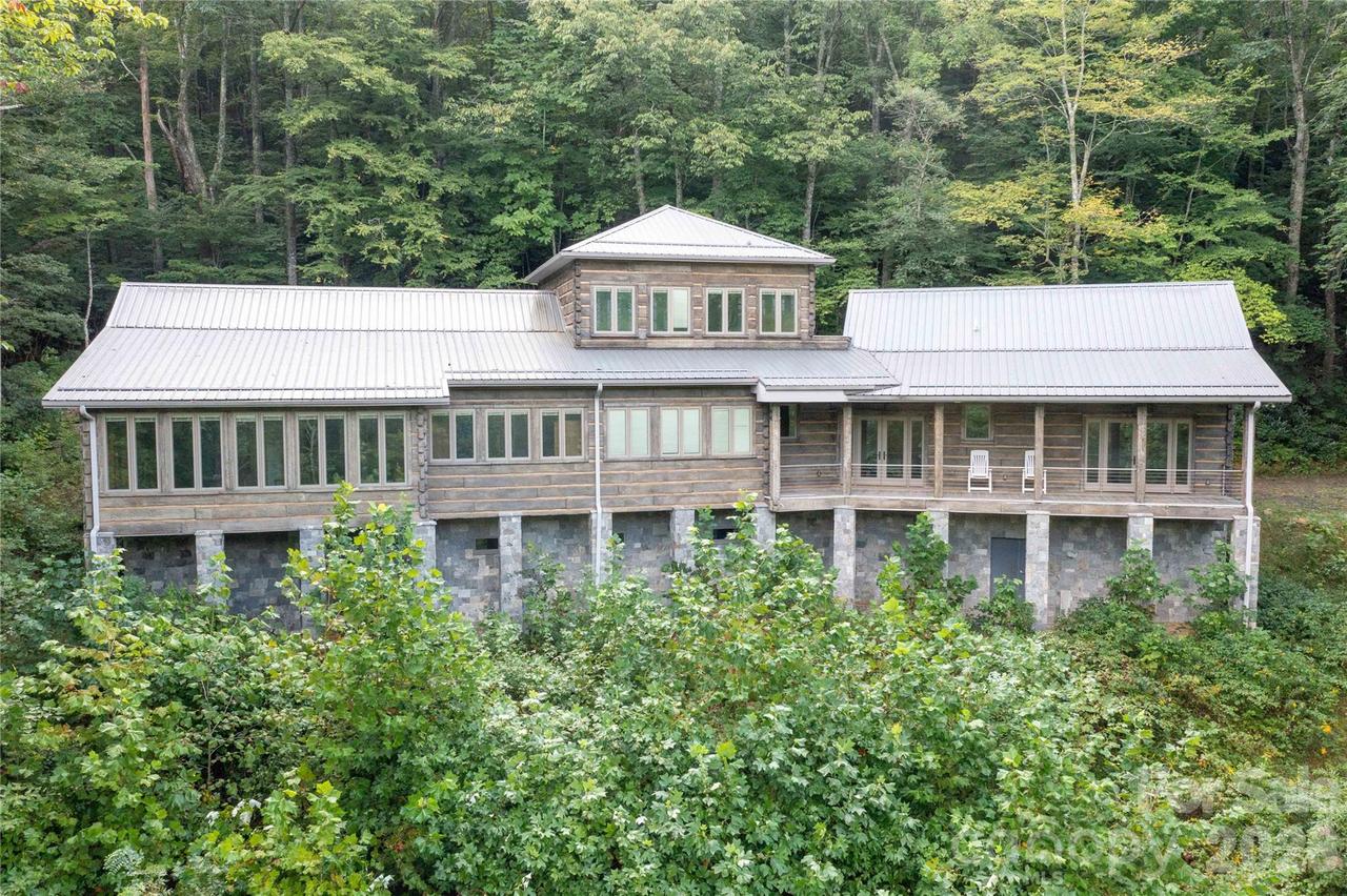 2099 South Toe River Rd., Burnsville, NC 28714