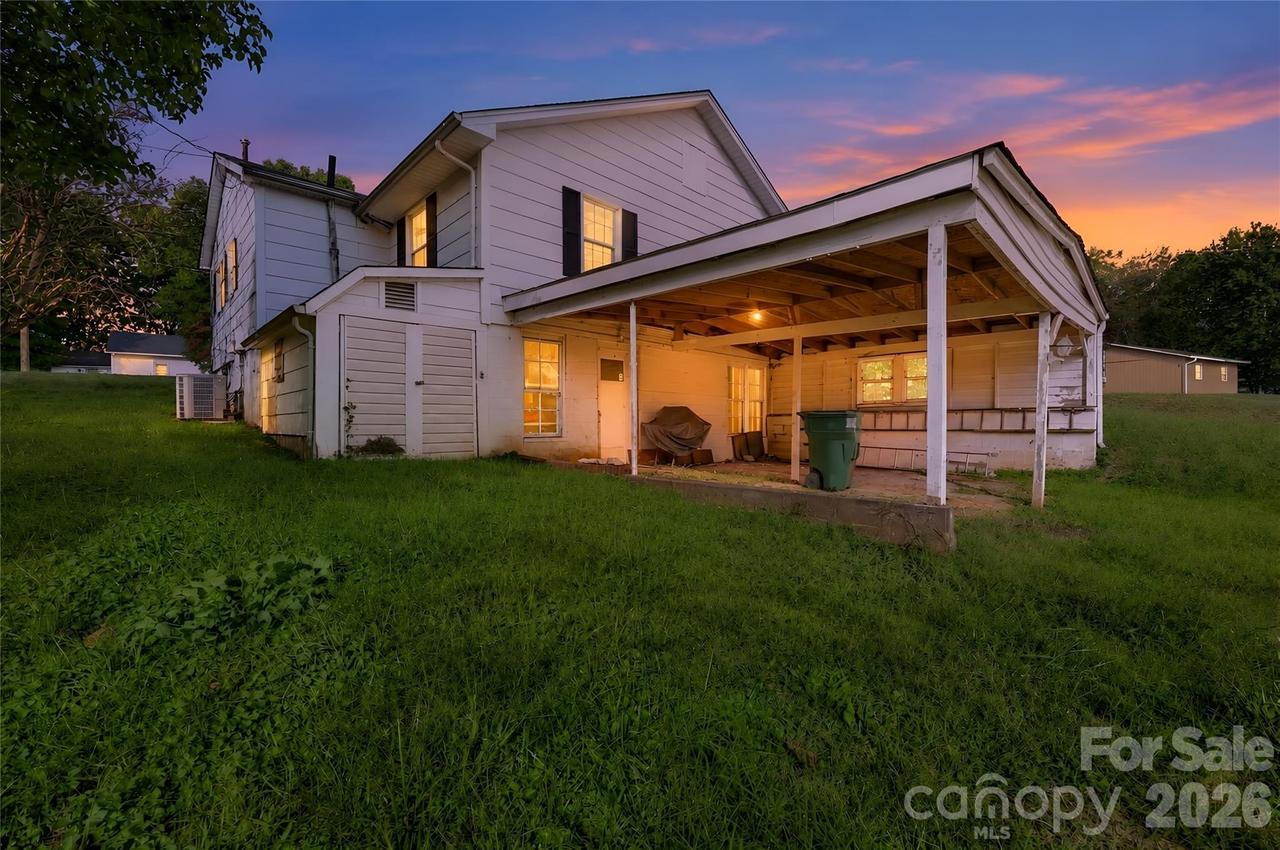 519 E 2nd Ave., Newton, NC 28658