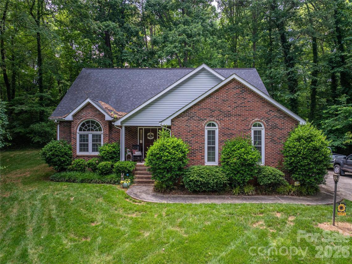 645 Deerfield Dr., Mount Holly, NC 28120