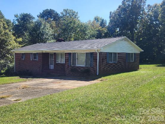 102 Garrison Dr., Morganton, NC 28655