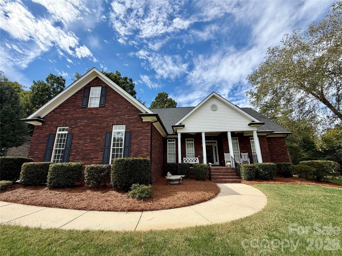 8412 Locksley Dr., Harrisburg, NC 28075