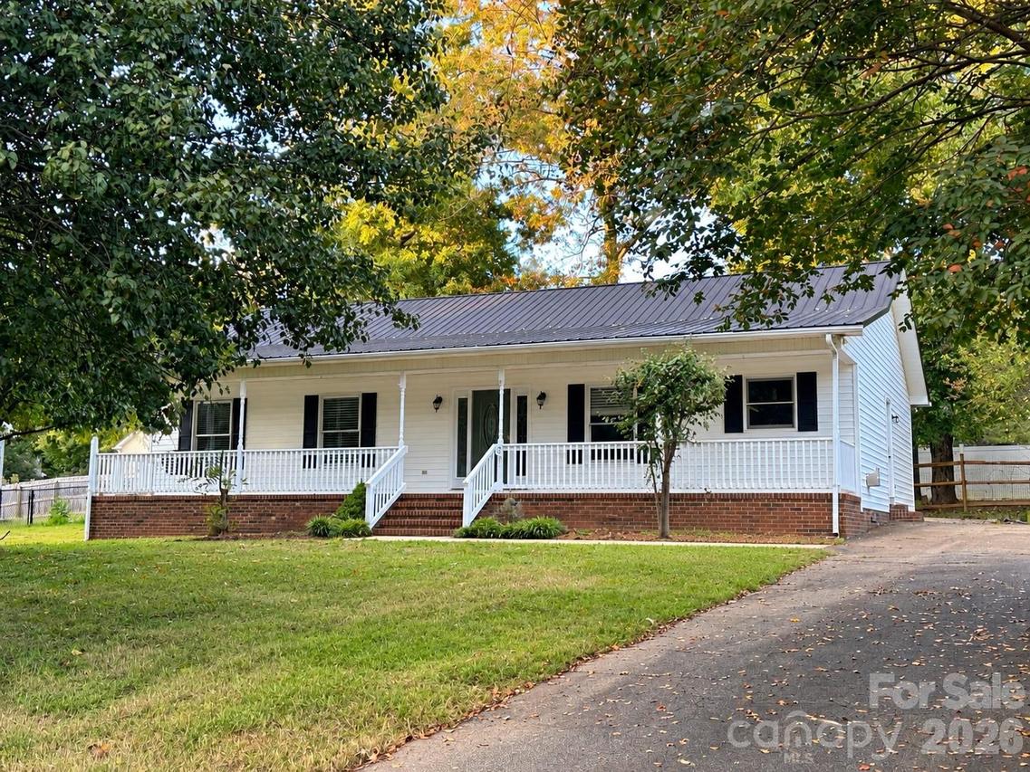 7861 Sarah Dr., Denver, NC 28037