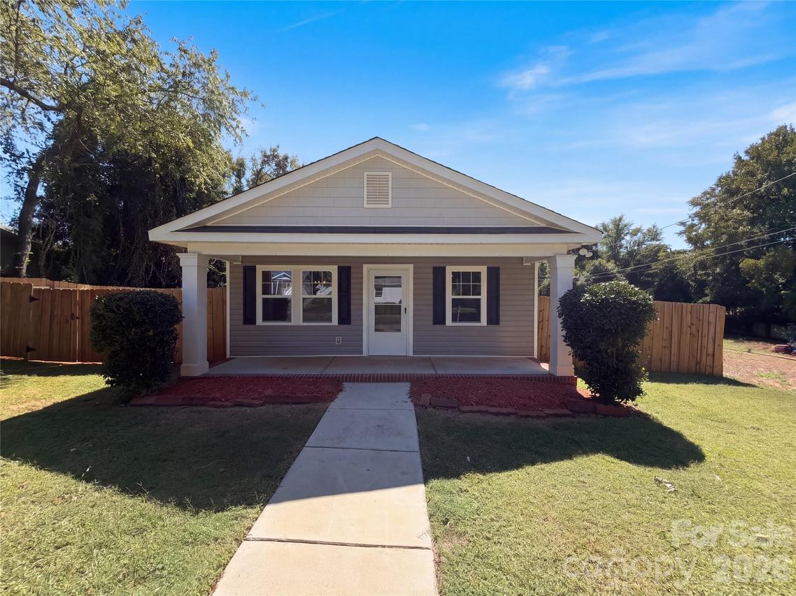 413 Greenwood Dr., Charlotte, NC 28217