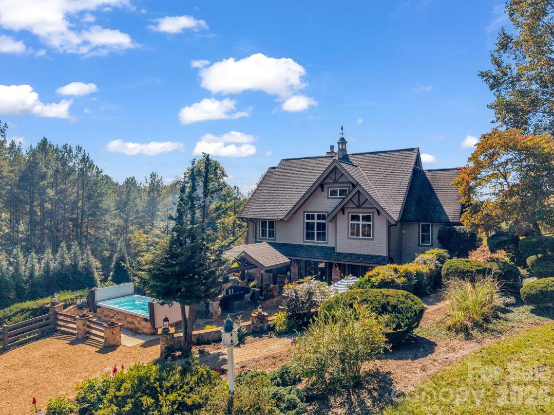 140 Blazing Star Ln., Mill Spring, NC 28756