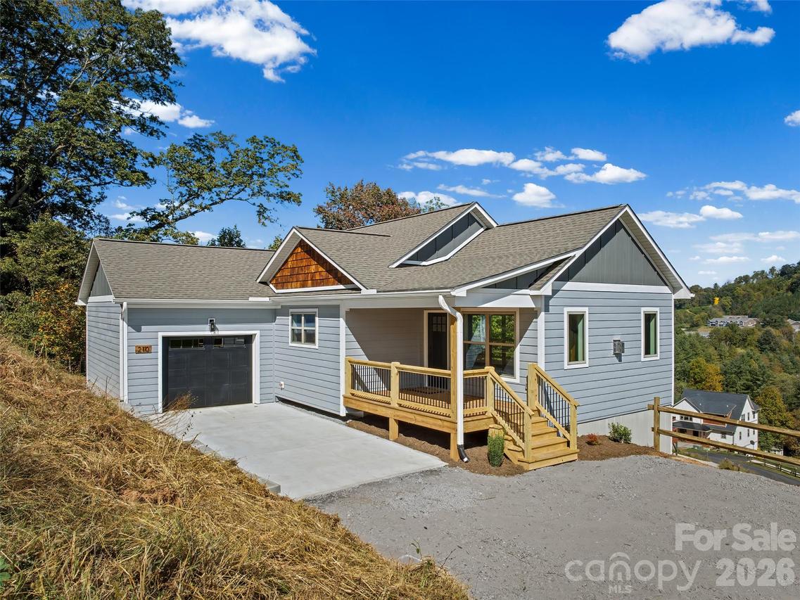 210 Aster Ridge Dr., Waynesville, NC 28786