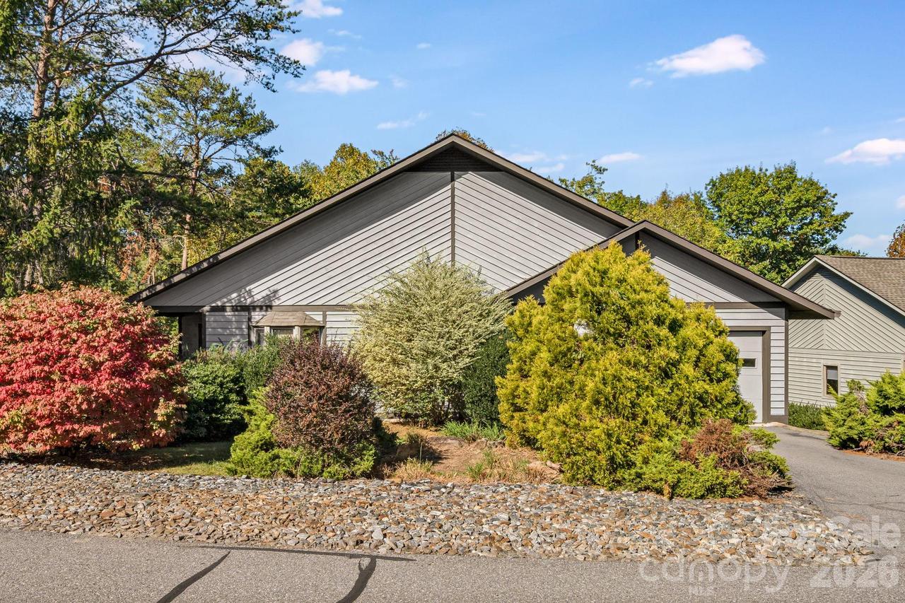 8 Zachary Ridge Rd., Asheville, NC 28804