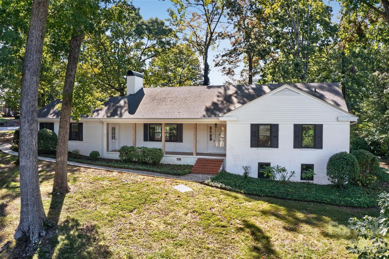 356 7th Ave., Hickory, NC 28601