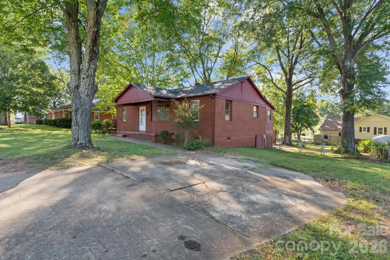 322 Hartness Rd., Statesville, NC 28677