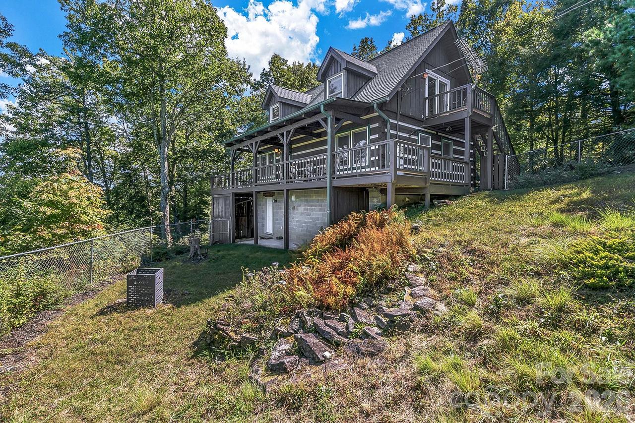169 Laurel Creek Dr., Hendersonville, NC 28792