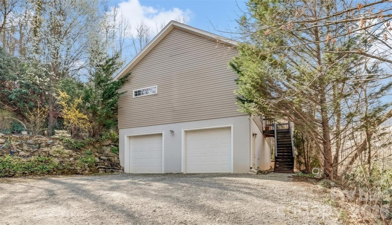 319 Glenn Bridge Rd., Arden, NC 28704